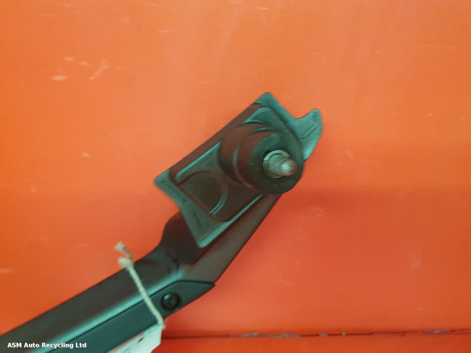 View Auto part Grab Handle Piaggio Mp3 530 Exclusive 2024