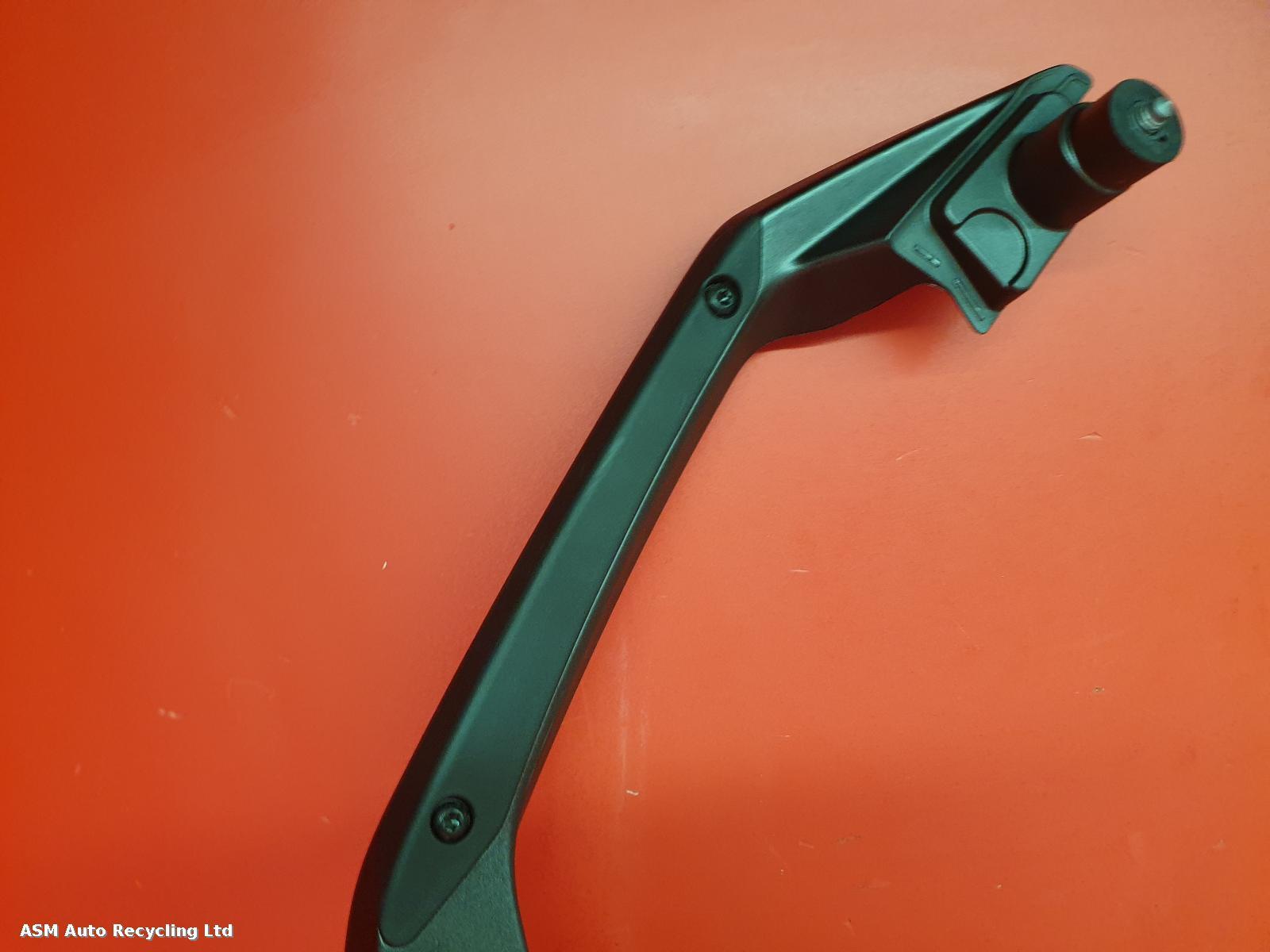 View Auto part Grab Handle Piaggio Mp3 530 Exclusive 2024