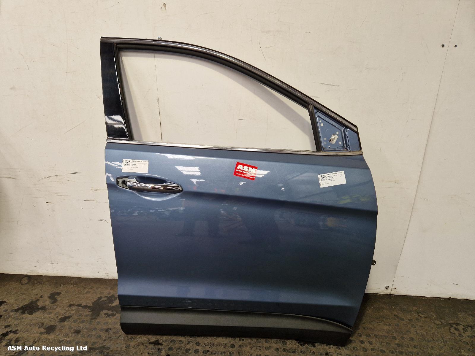 View Auto part R Front Door Hyundai Santa Fe 2016
