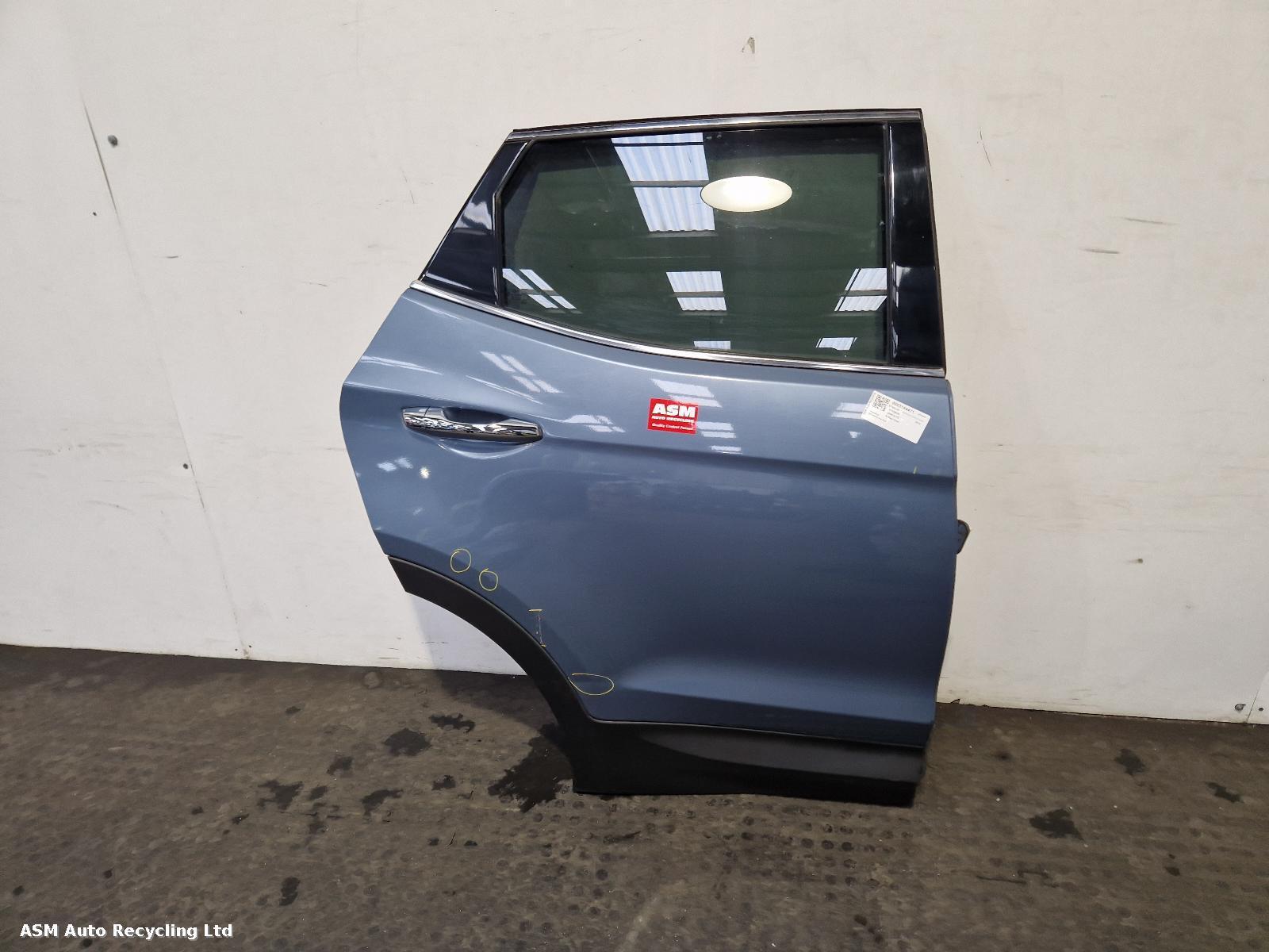 View Auto part R Rear Door Hyundai Santa Fe 2016