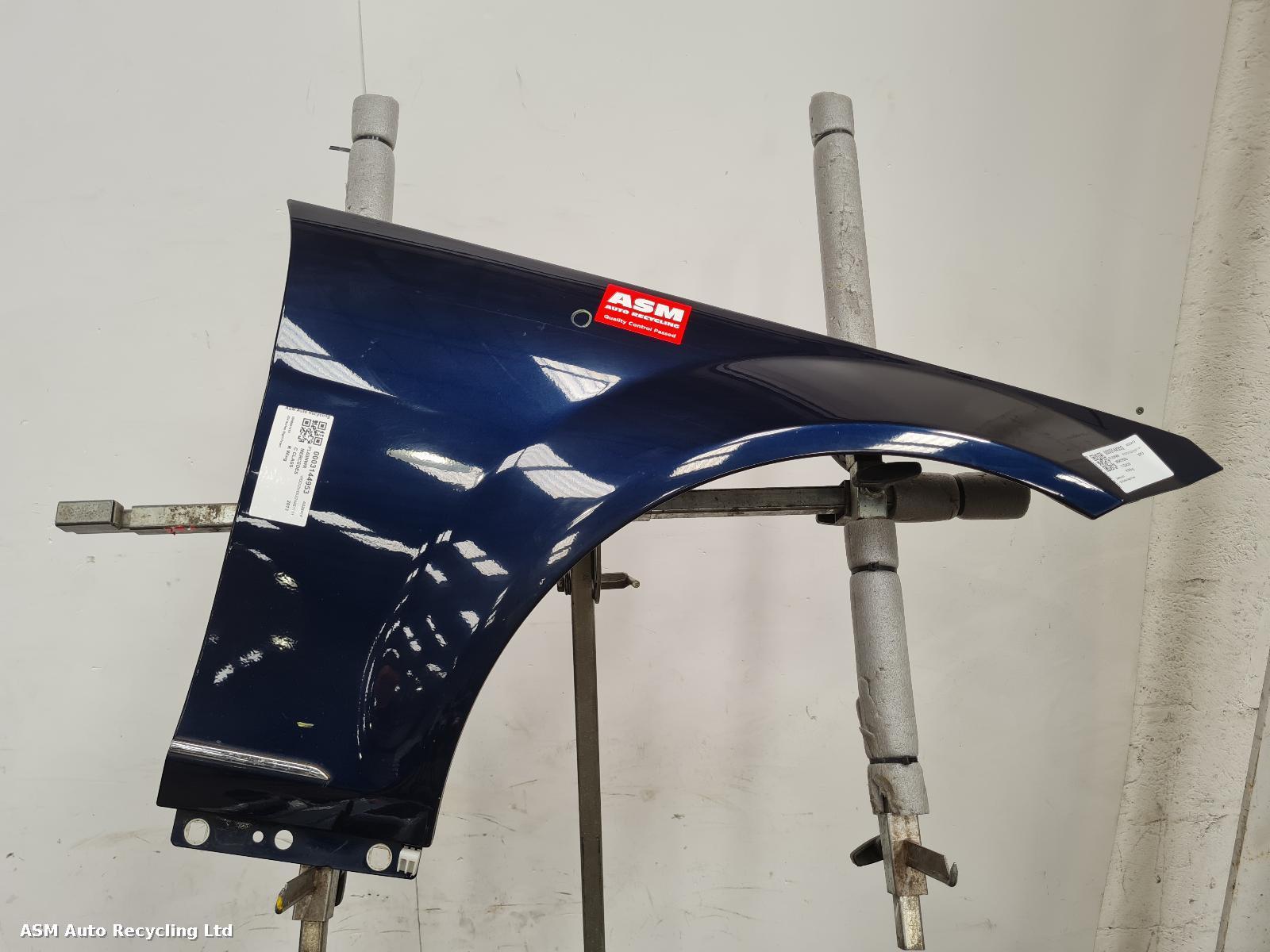 View Auto part R Wing Mercedes C Class 2013