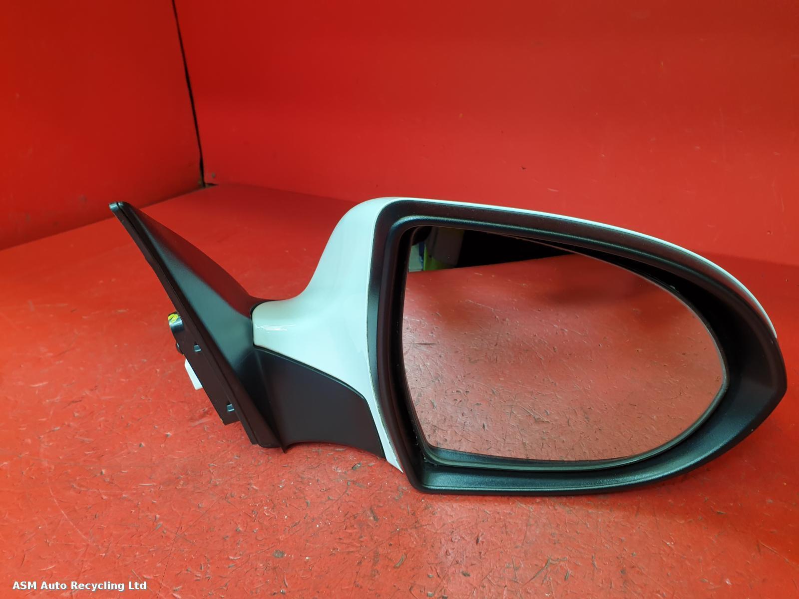 View Auto part R Door Mirror Kia Sportage 2013