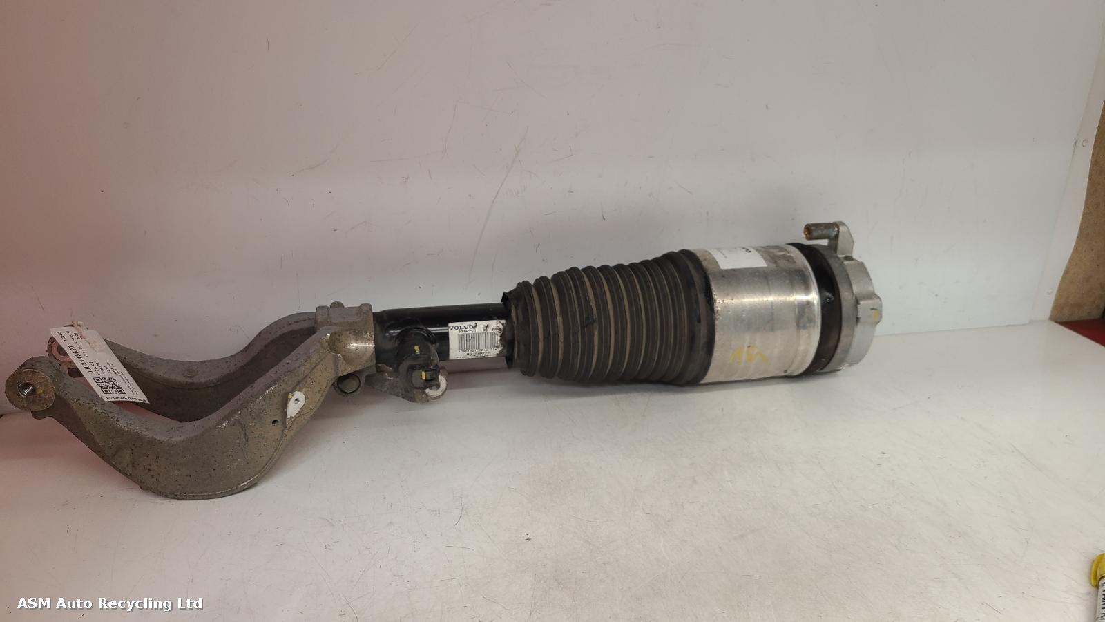 View Auto part RF Strut Volvo Xc90 2021
