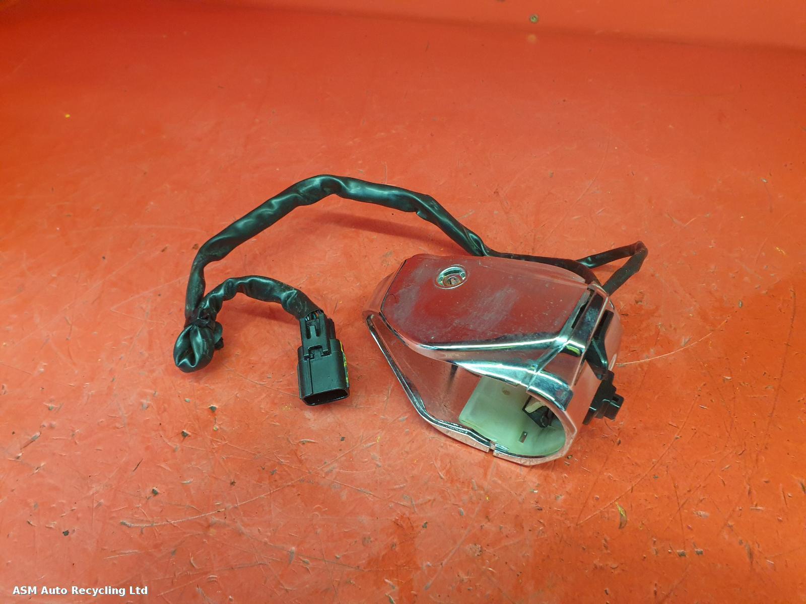 View Auto part RH Switch Gear Vespa Elettrica 2020
