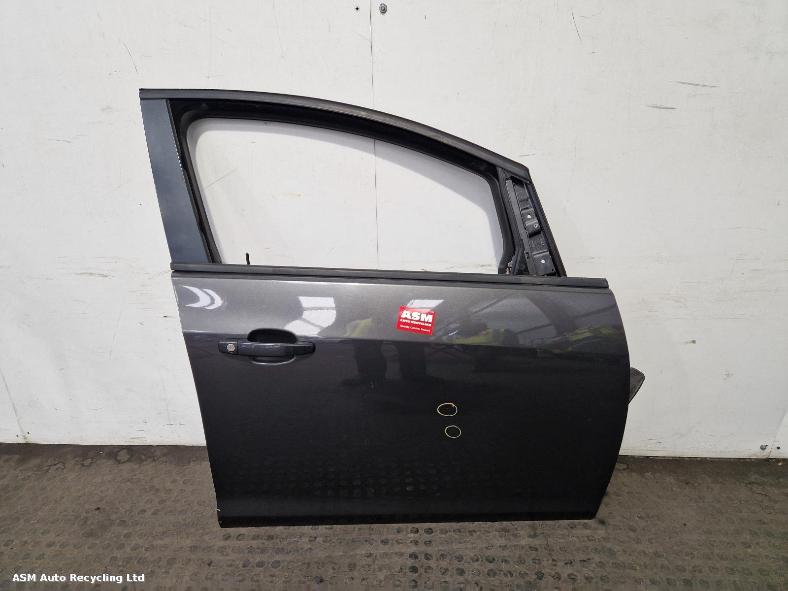 View Auto part R Front Door Vauxhall Astra 2011