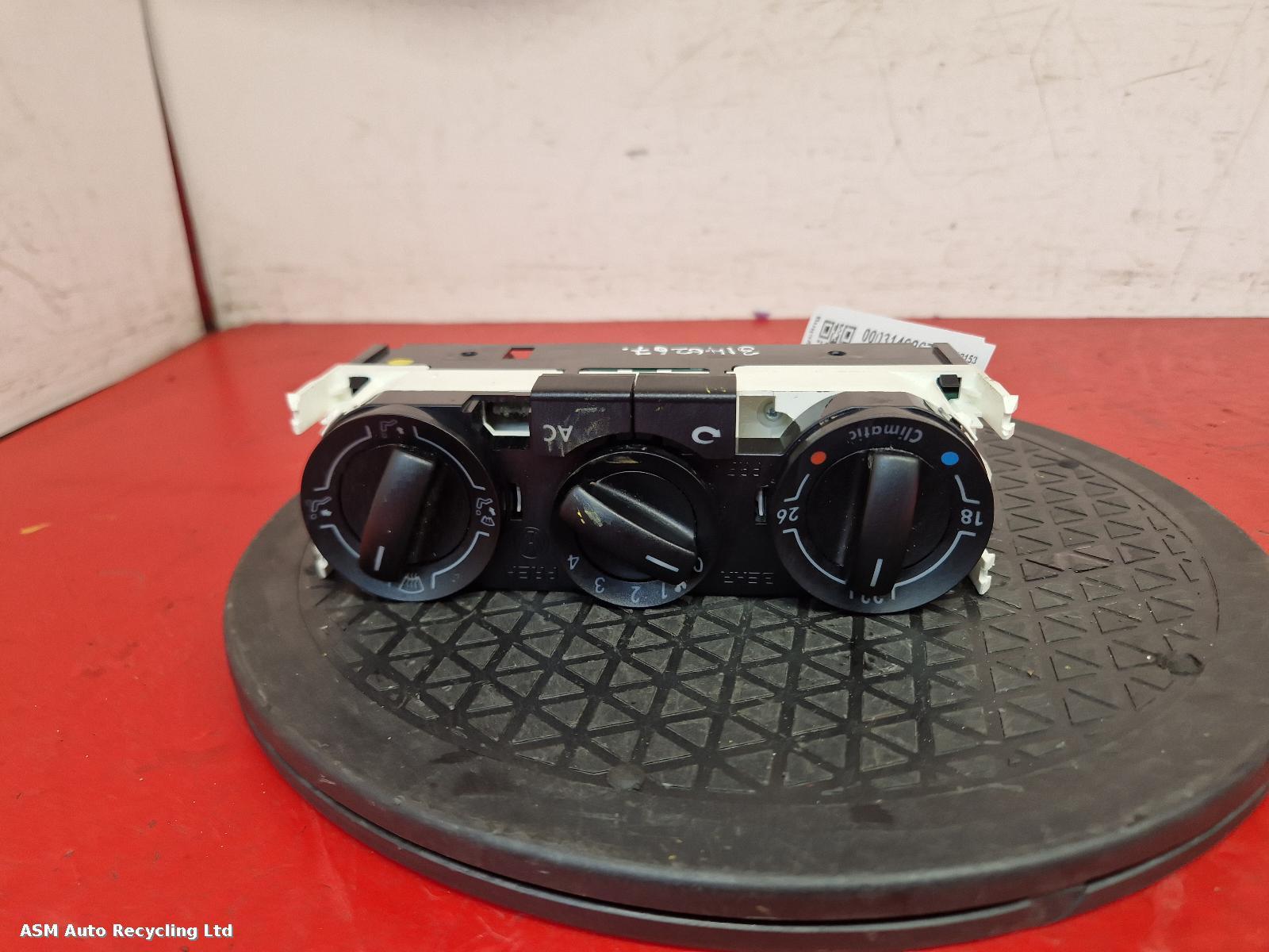 View Auto part Heater/AC Controller Volkswagen Polo 2009