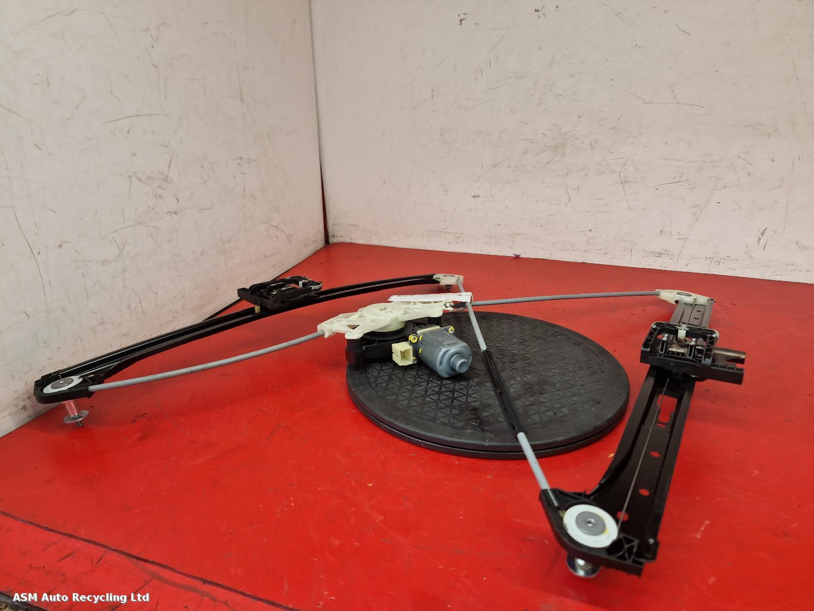 View Auto part LF Window Regulator Porsche Macan 2018