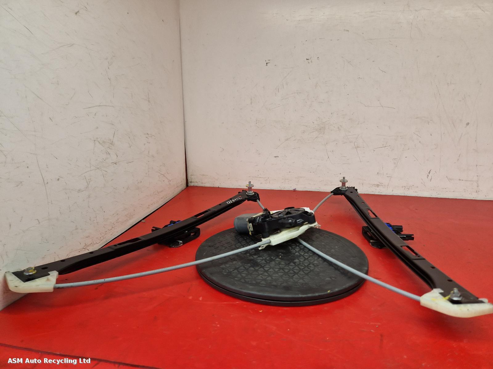 View Auto part RF Window Regulator Porsche Macan 2018