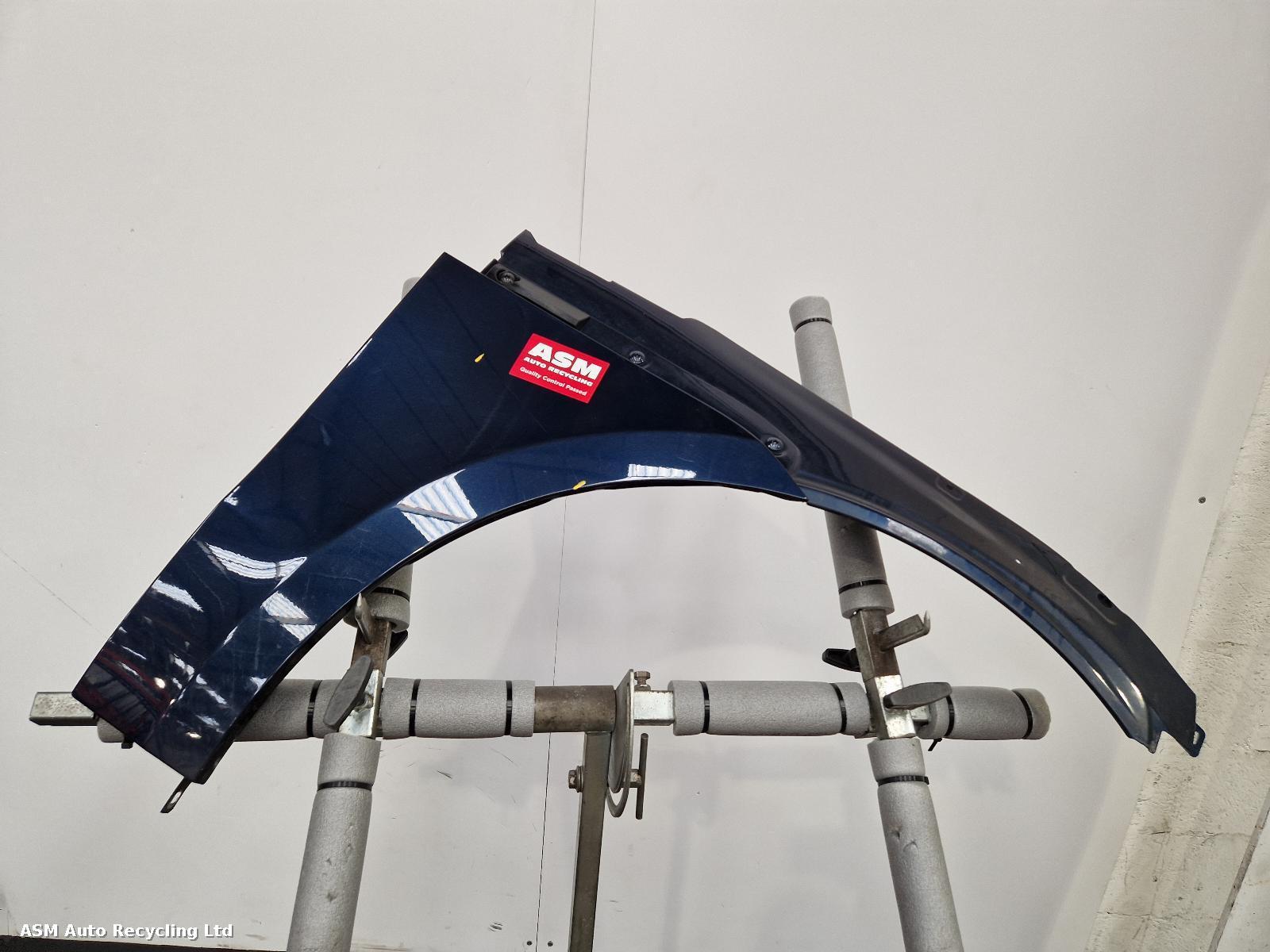 View Auto part R Wing Porsche Macan 2018