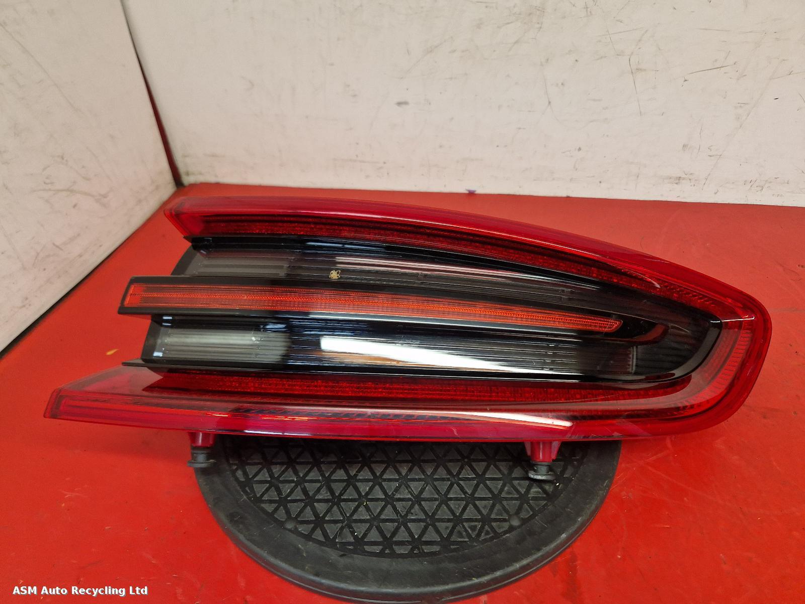 View Auto part R Taillight Porsche Macan 2018
