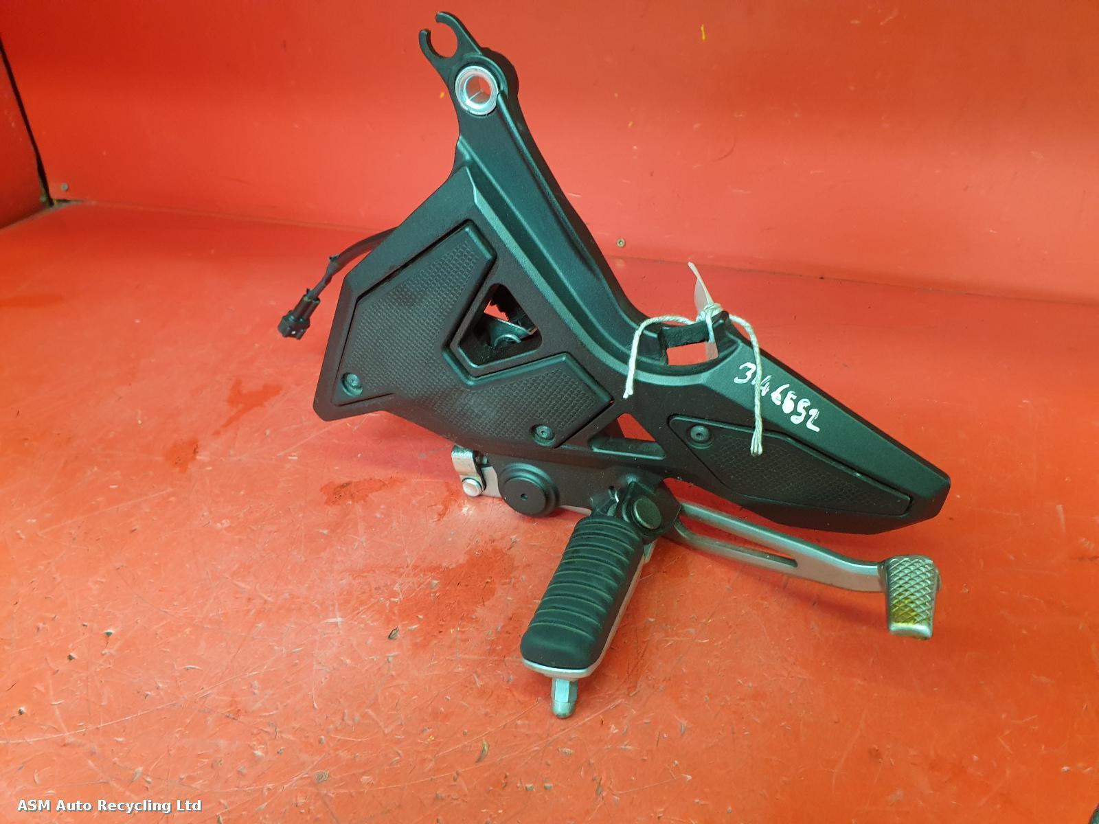View Auto part Right Footrest Kawasaki Kle 650 Versys 2020