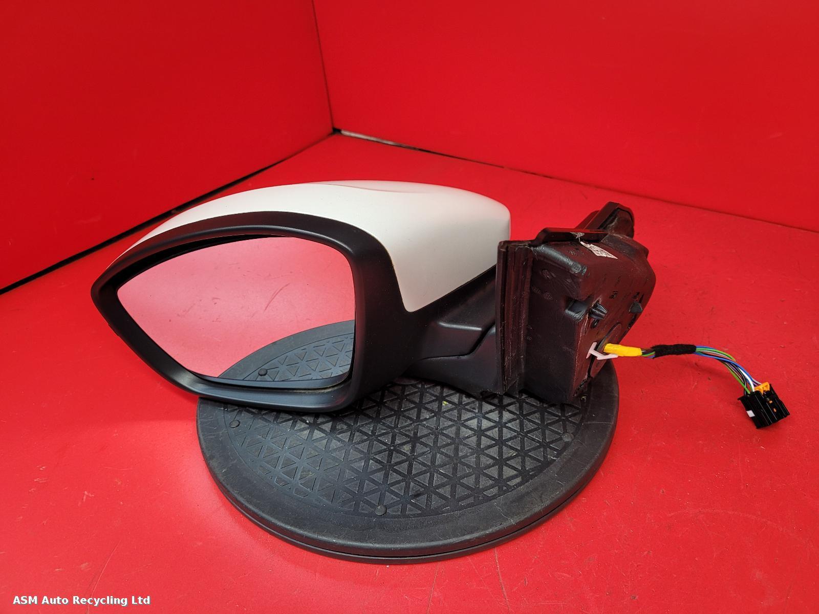 View Auto part L Door Mirror Peugeot 2008 2020