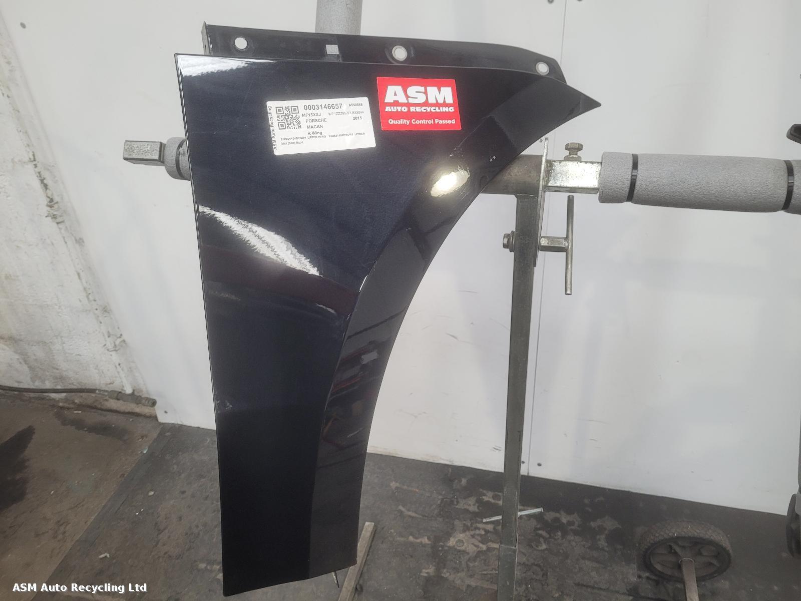 View Auto part R Wing Porsche Macan 2015