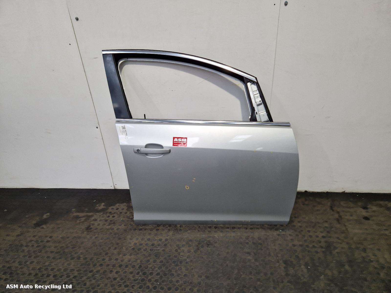 View Auto part R Front Door Vauxhall Astra 2011
