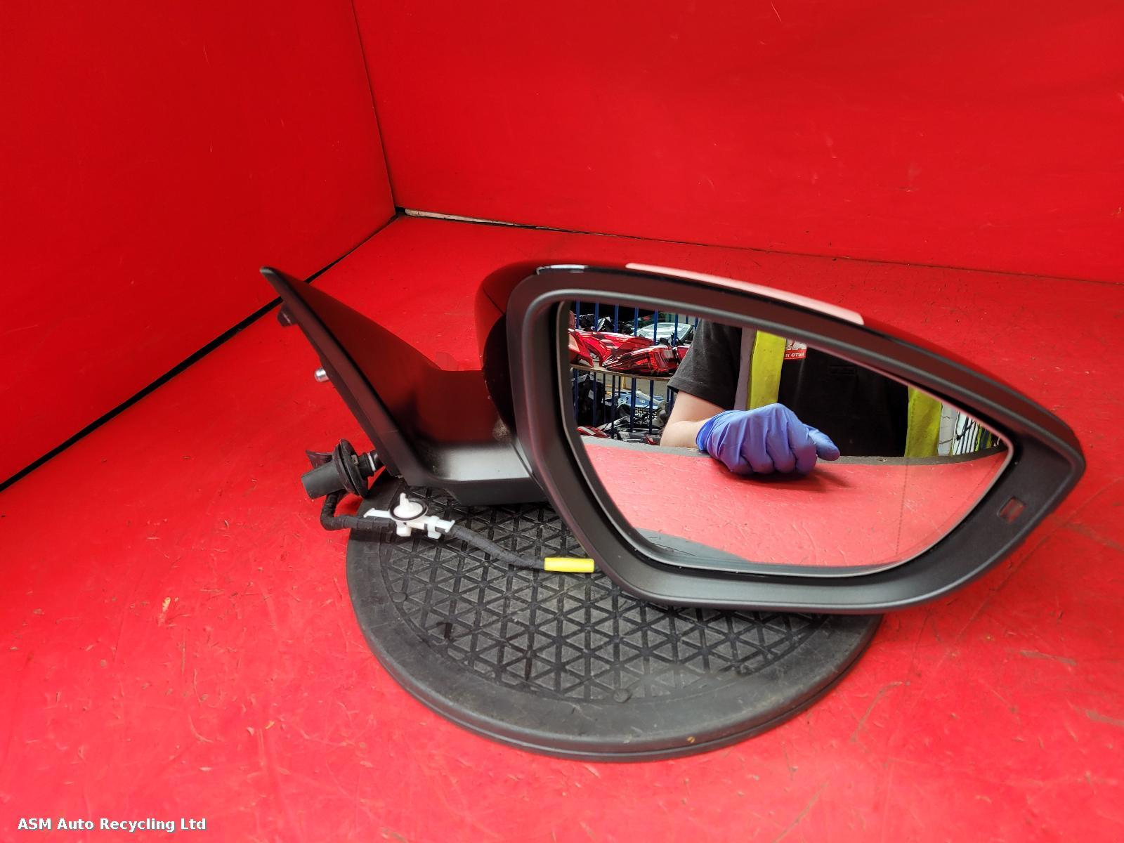 View Auto part R Door Mirror Audi E-tron 2020