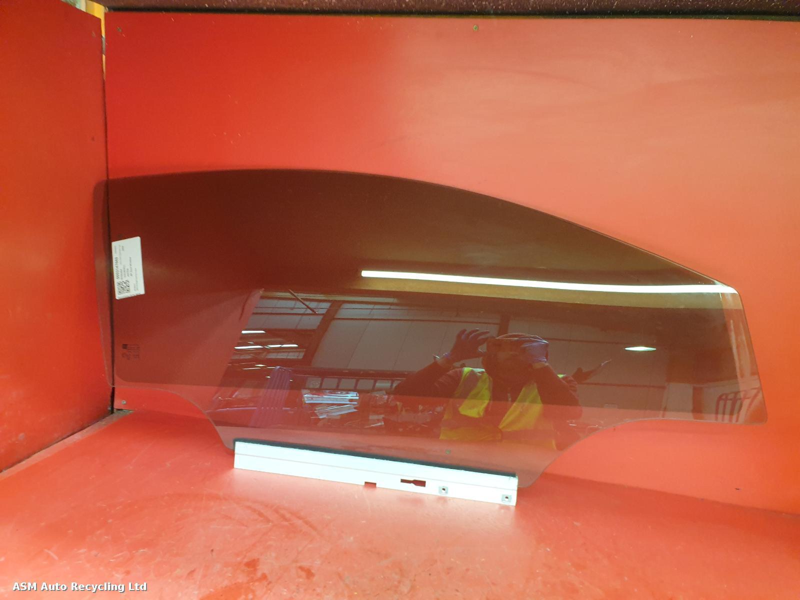 View Auto part RF Door Window Vauxhall Astra 2009
