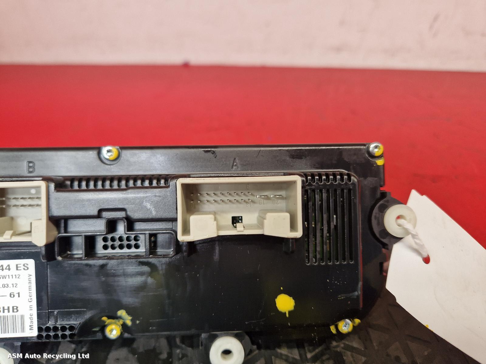View Auto part Heater/AC Controller Volkswagen Golf 2012