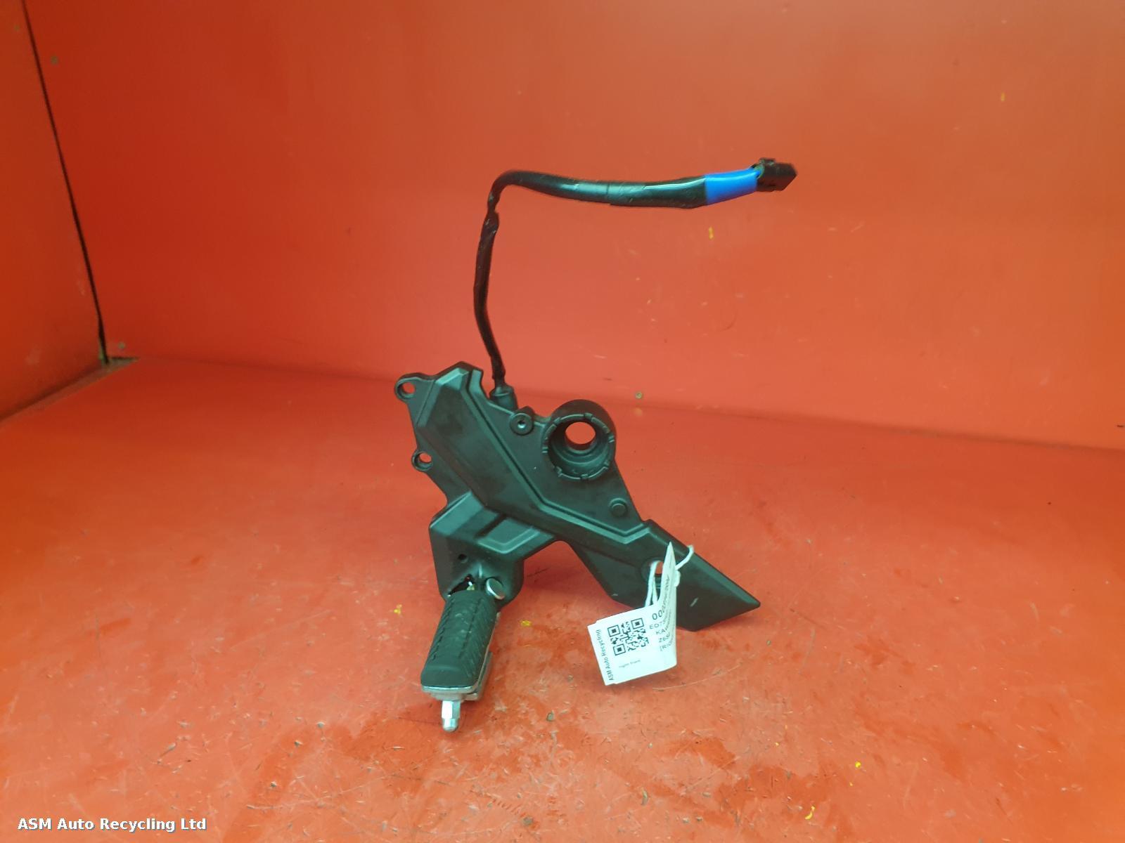 View Auto part Right Footrest Kawasaki Z650 Rs 2024