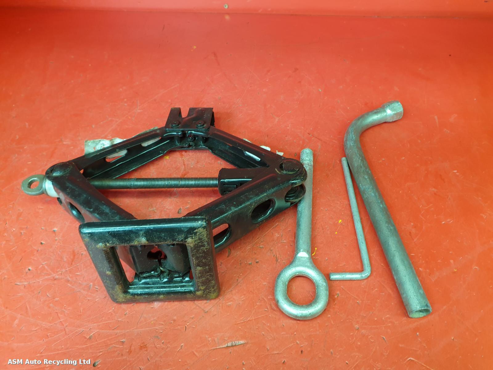 View Auto part Jack Fiat 500 2012