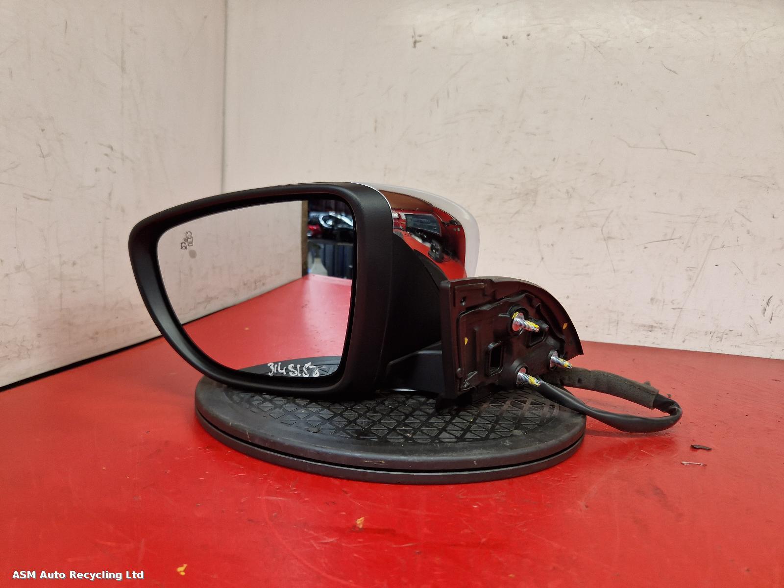 View Auto part L Door Mirror Nissan Leaf 2020
