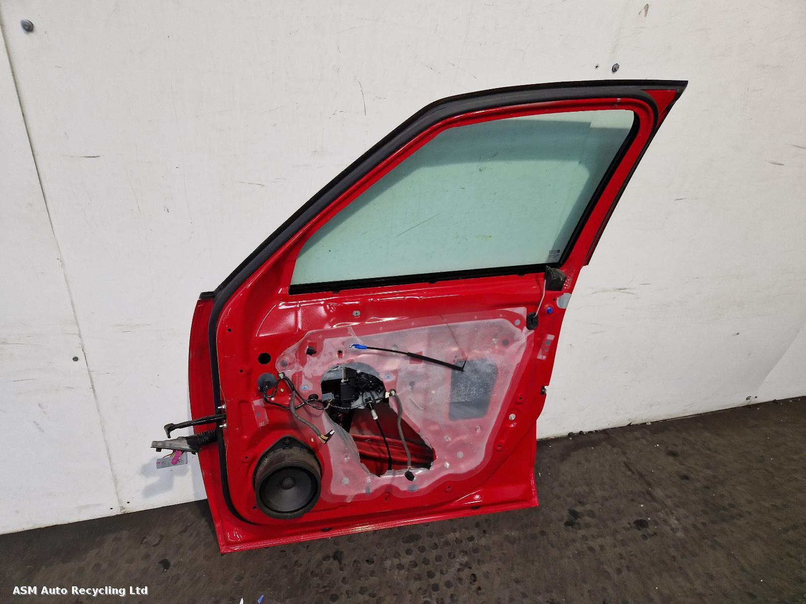 View Auto part R Front Door Vauxhall Zafira 2015