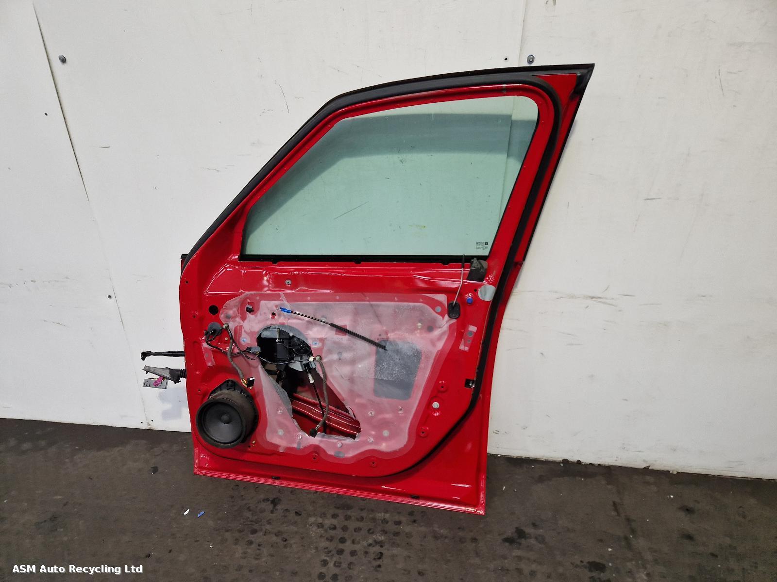 View Auto part R Front Door Vauxhall Zafira 2015