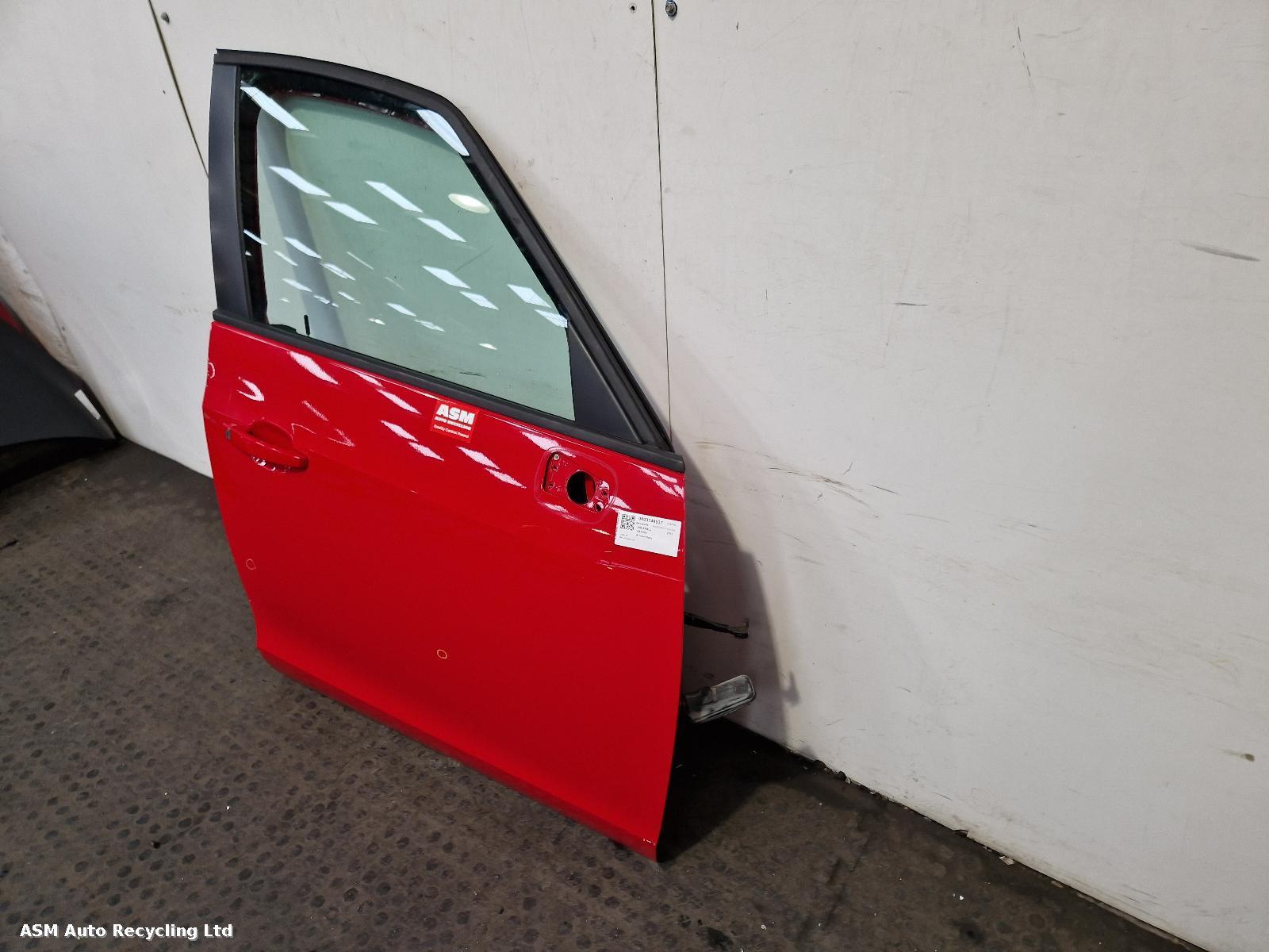 View Auto part R Front Door Vauxhall Zafira 2015