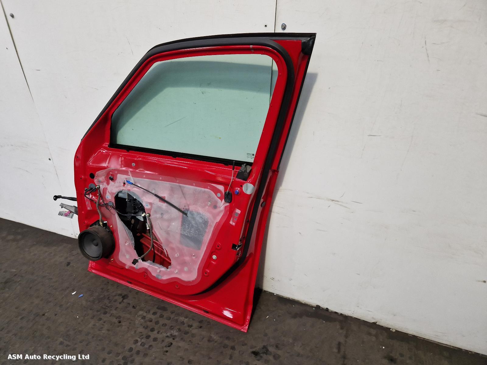 View Auto part R Front Door Vauxhall Zafira 2015