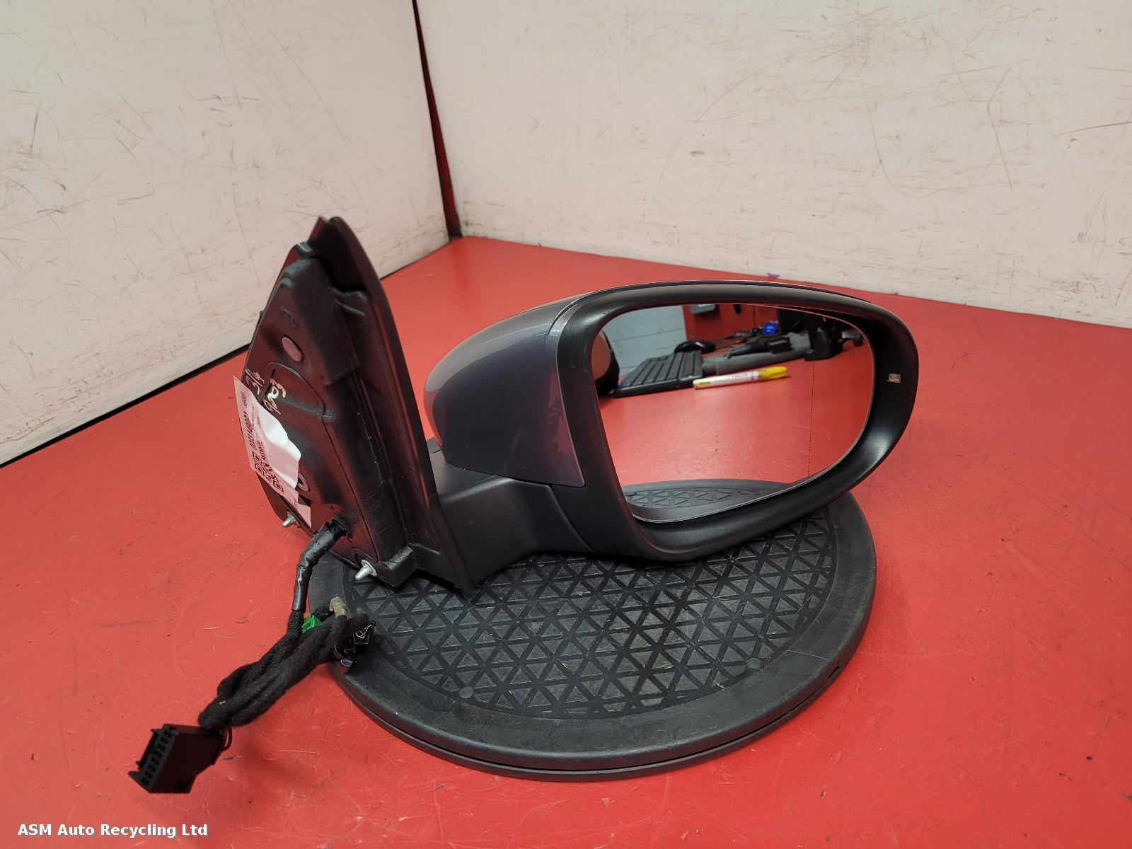 View Auto part R Door Mirror Volkswagen Golf 2009
