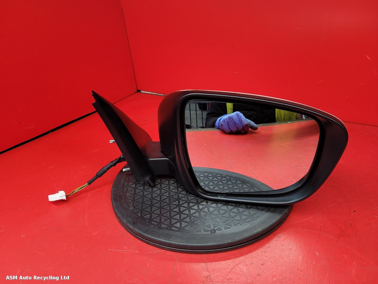 View Auto part R Door Mirror Nissan Juke 2014