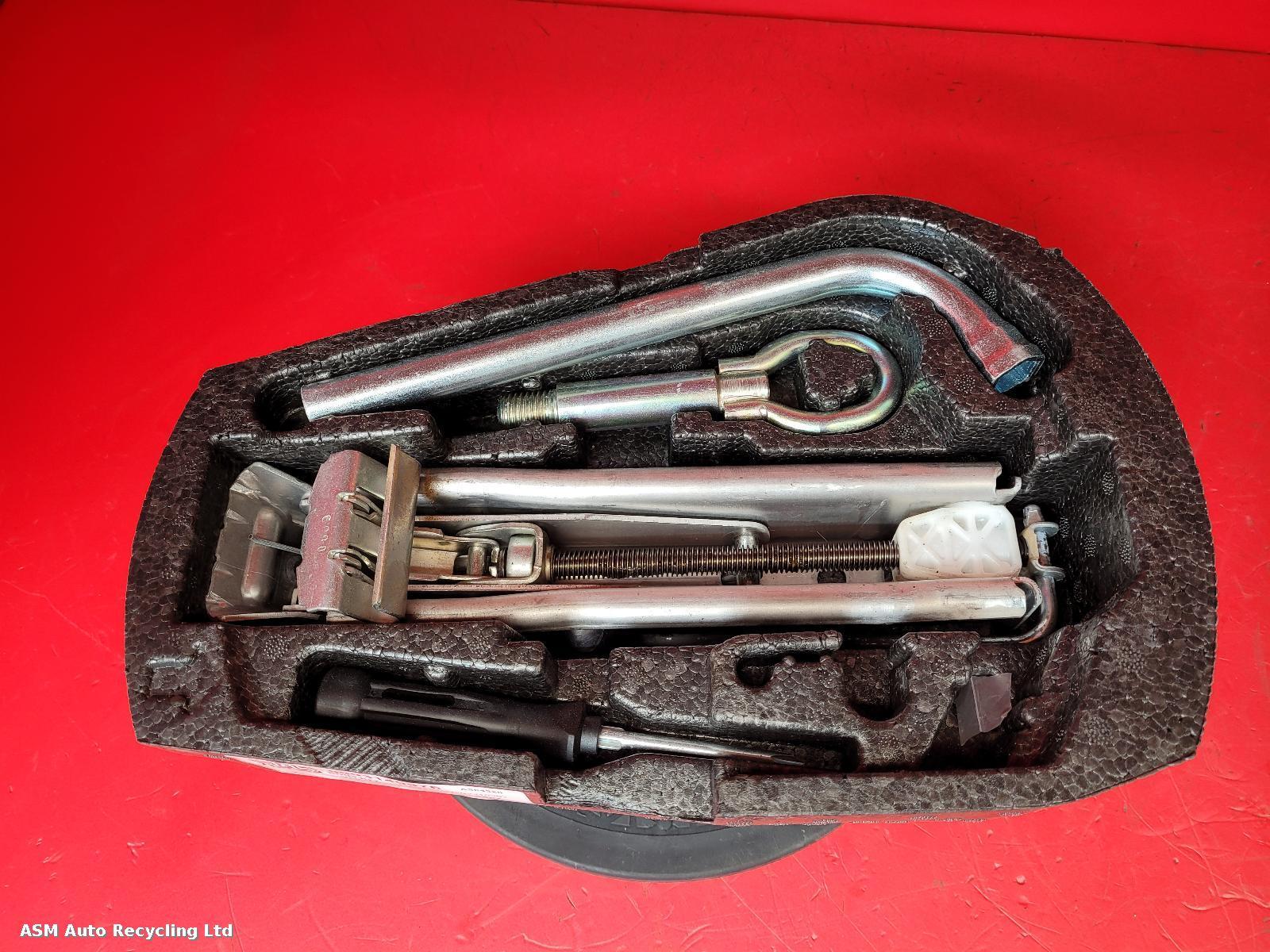 View Auto part Jack Volkswagen Polo 2009