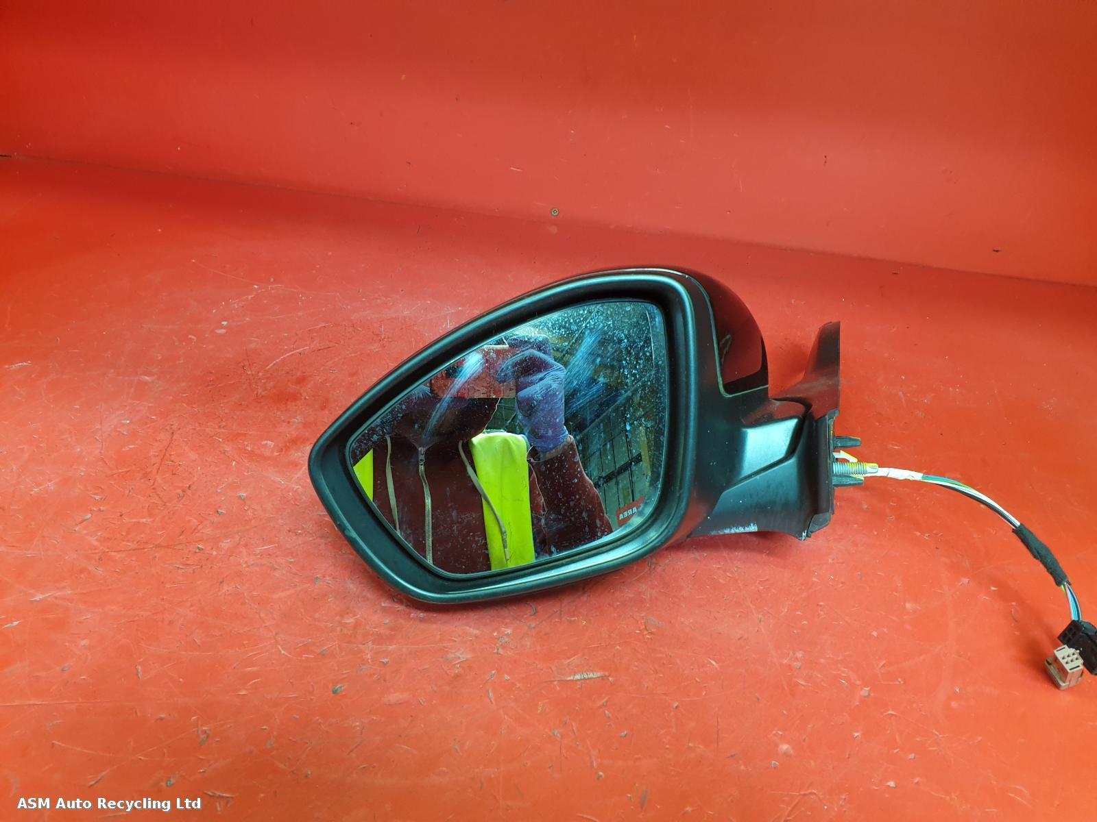 View Auto part L Door Mirror Peugeot 208 2016