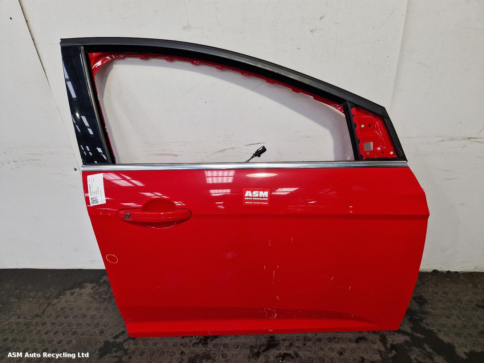 View Auto part R Front Door Ford Focus 2014