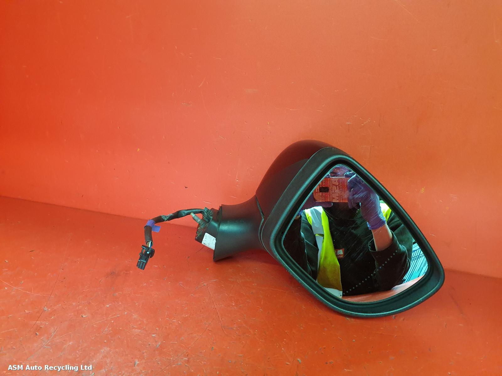 View Auto part R Door Mirror Renault Clio 2014