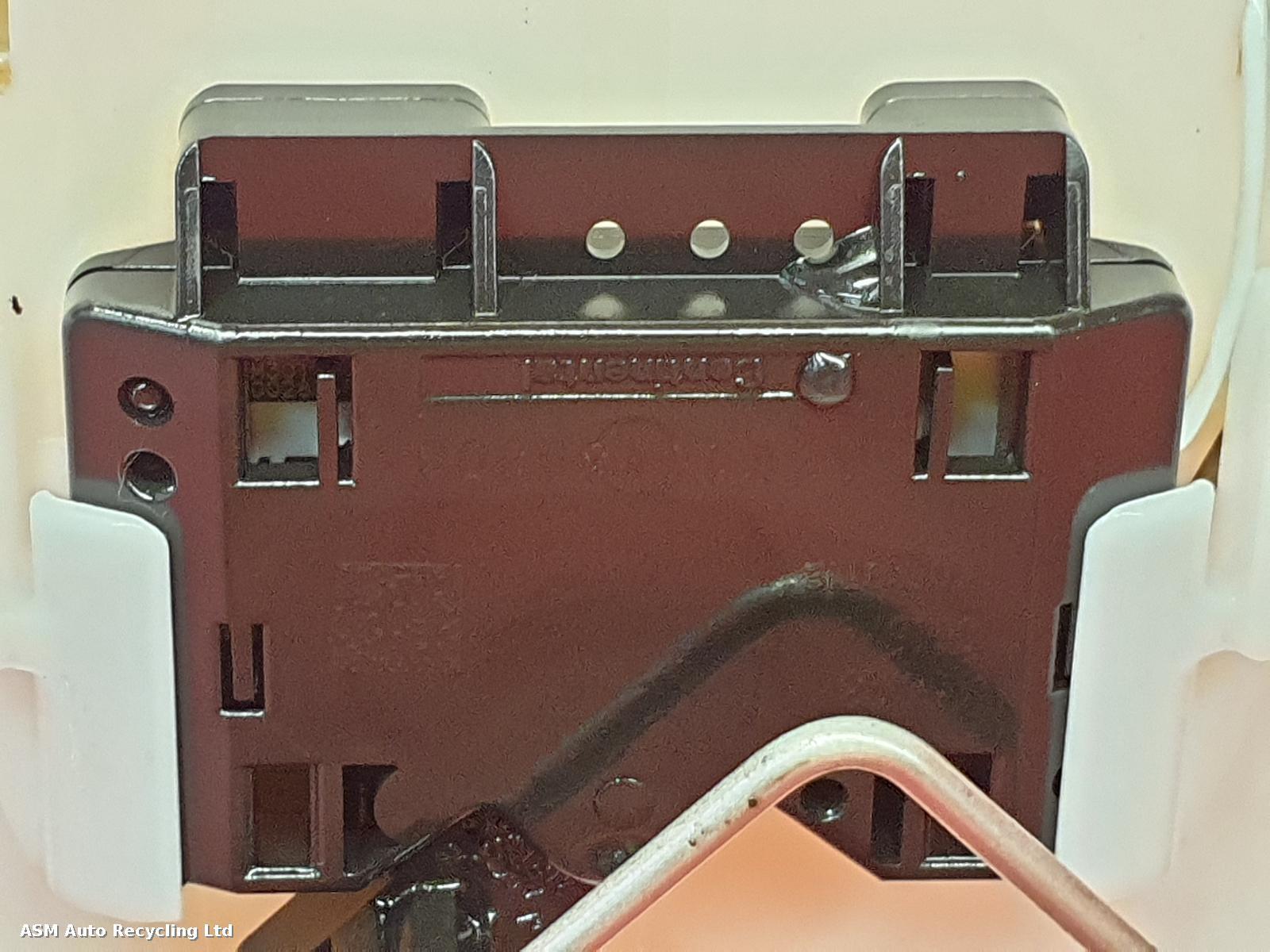 View Auto part Fuel Pump Land Rover Defender 2023
