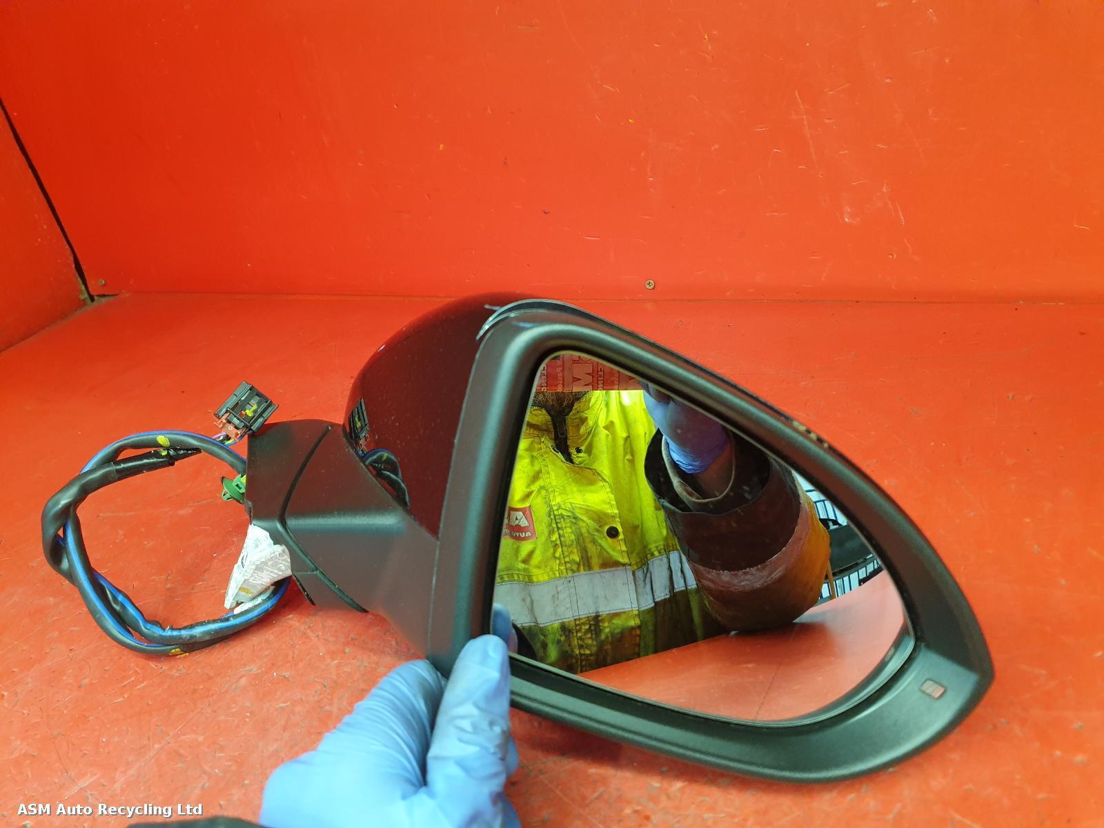 View Auto part R Door Mirror Volkswagen Golf 2020