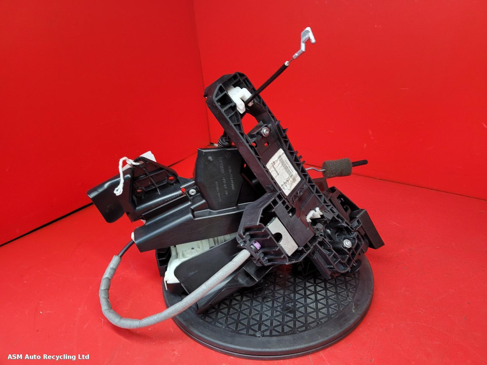 View Auto part Door Lock Assembly Mercedes C Class 2013