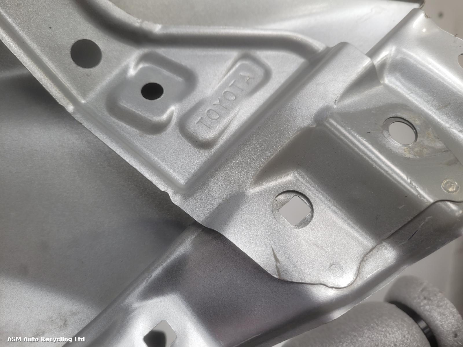 View Auto part L Wing Toyota Prius 2010