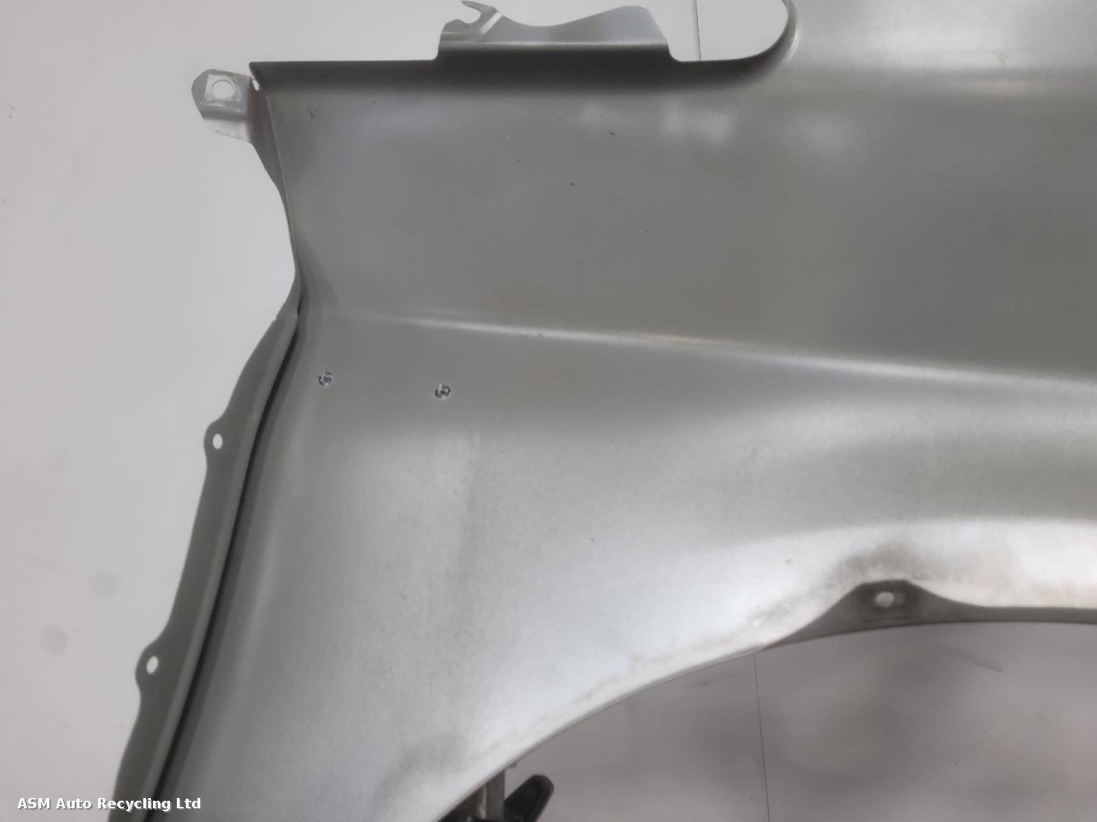 View Auto part L Wing Toyota Prius 2010