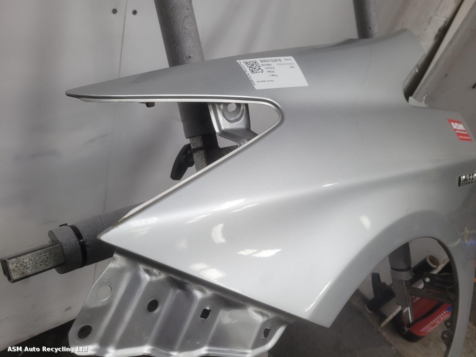 View Auto part L Wing Toyota Prius 2010