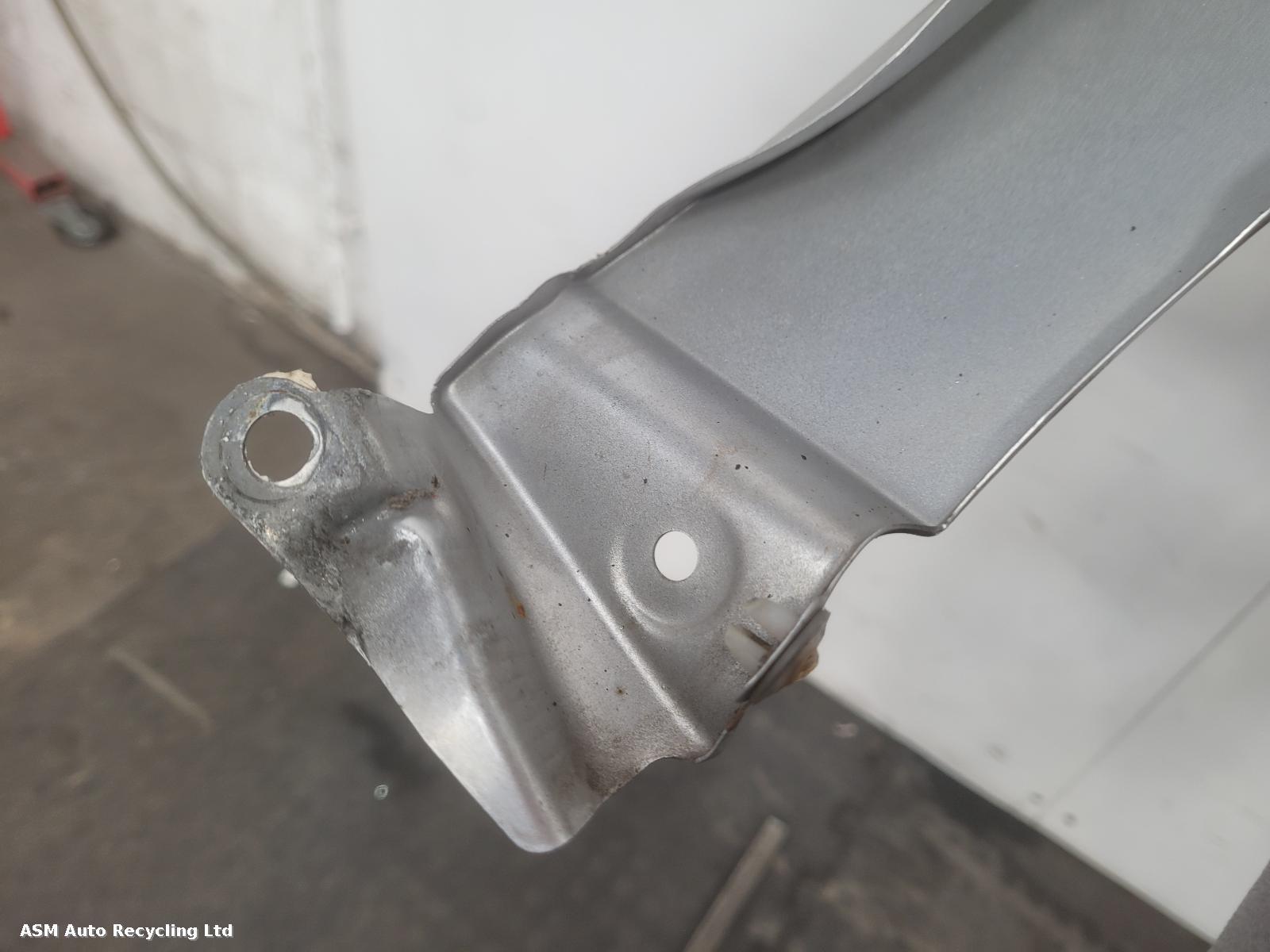View Auto part L Wing Toyota Prius 2010