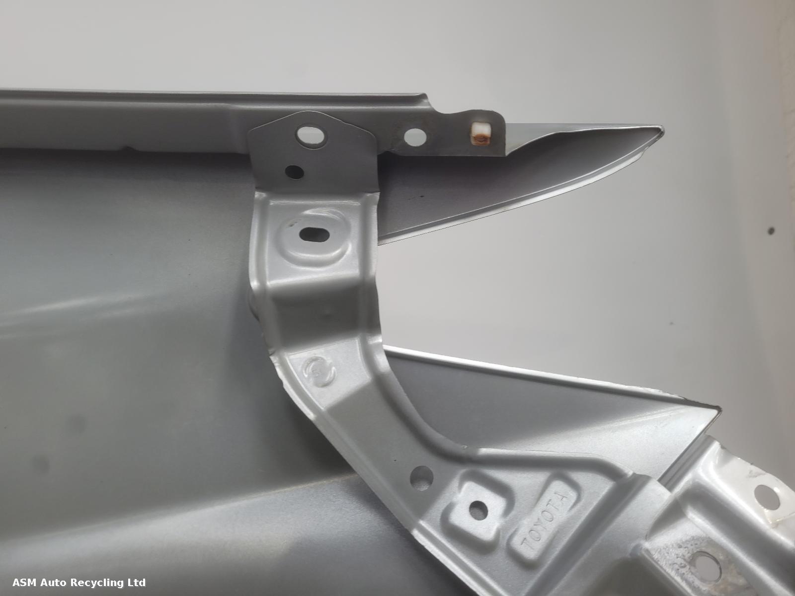 View Auto part L Wing Toyota Prius 2010