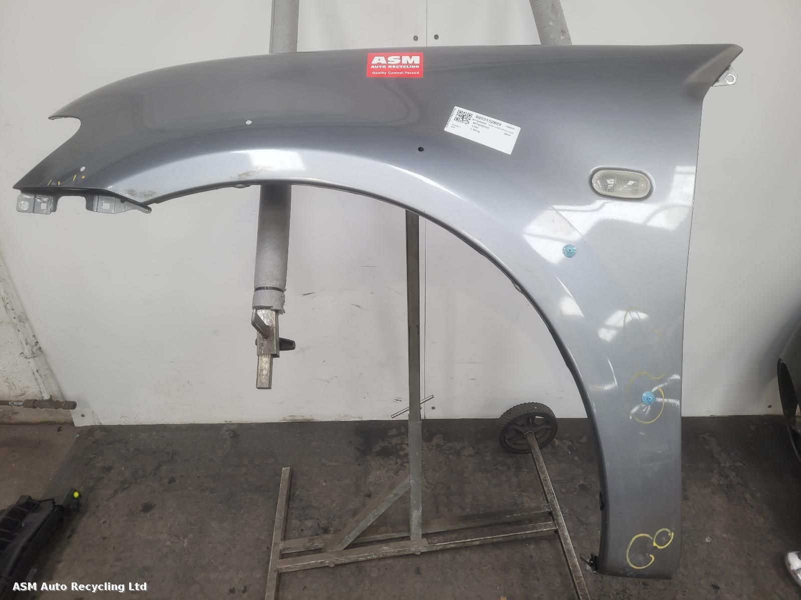 View Auto part L Wing Mitsubishi L200 2014