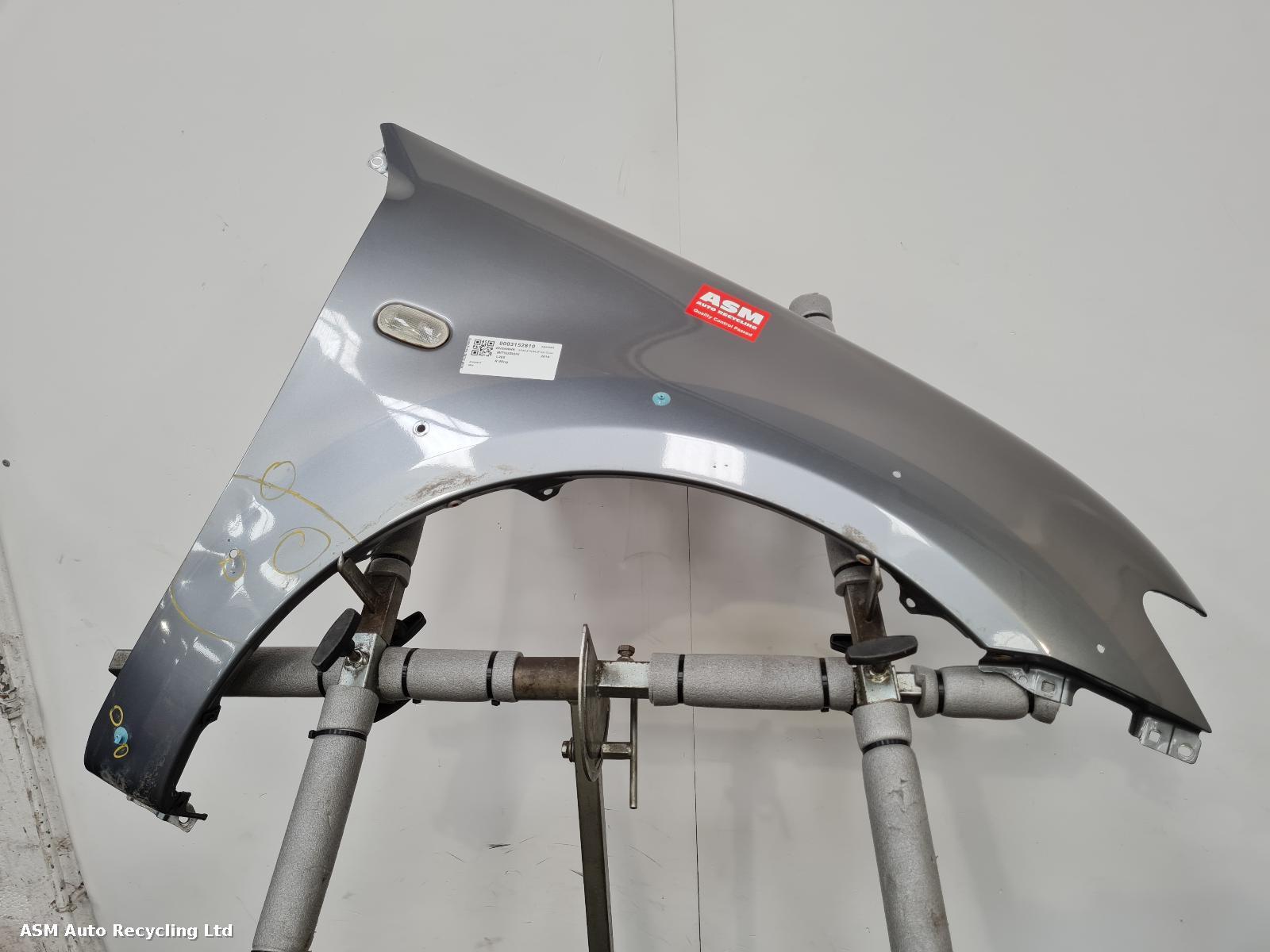 View Auto part R Wing Mitsubishi L200 2014