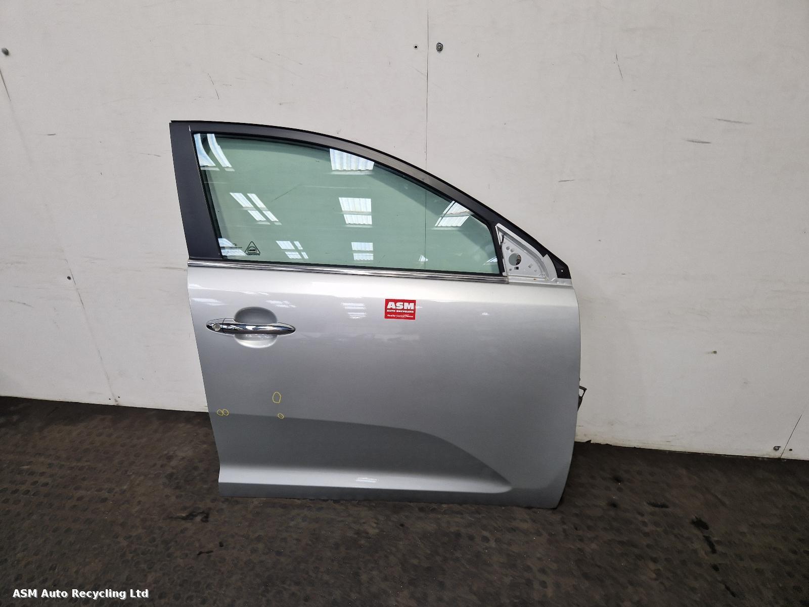 View Auto part R Front Door Kia Sportage 2011