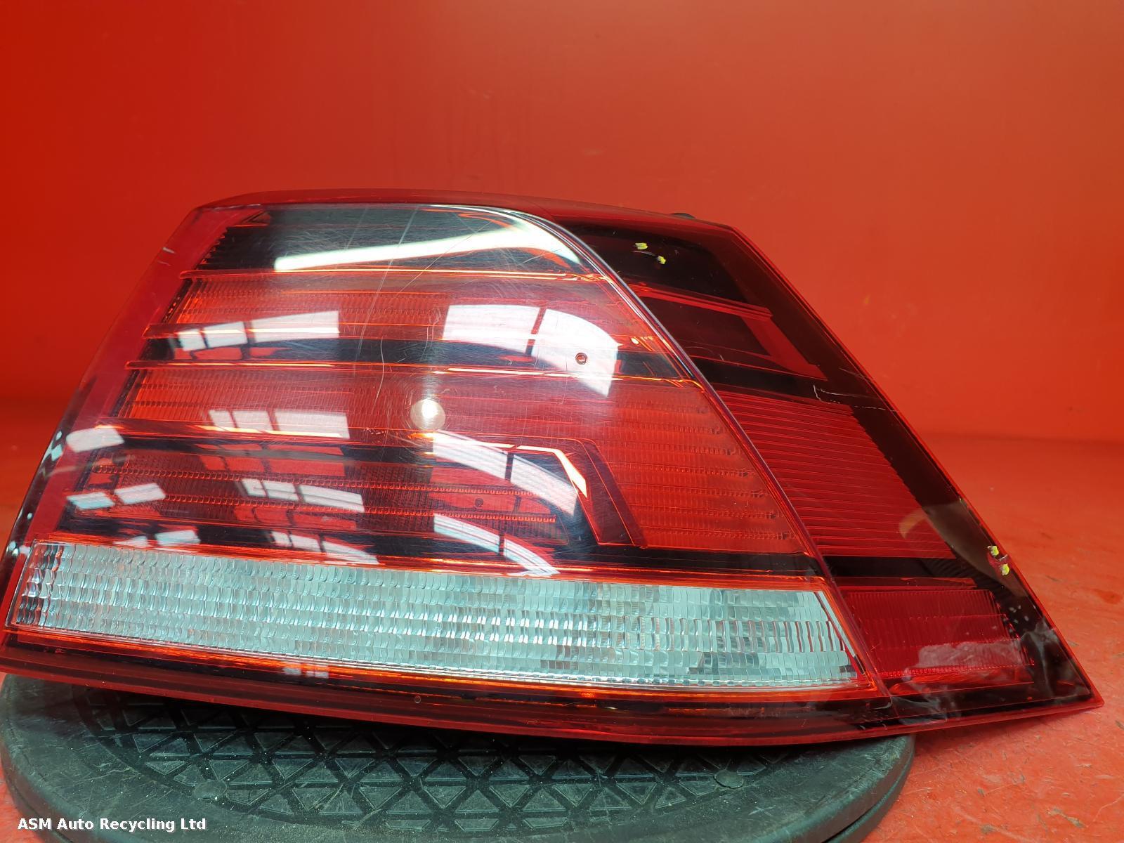View Auto part R Taillight Volkswagen Golf 2017