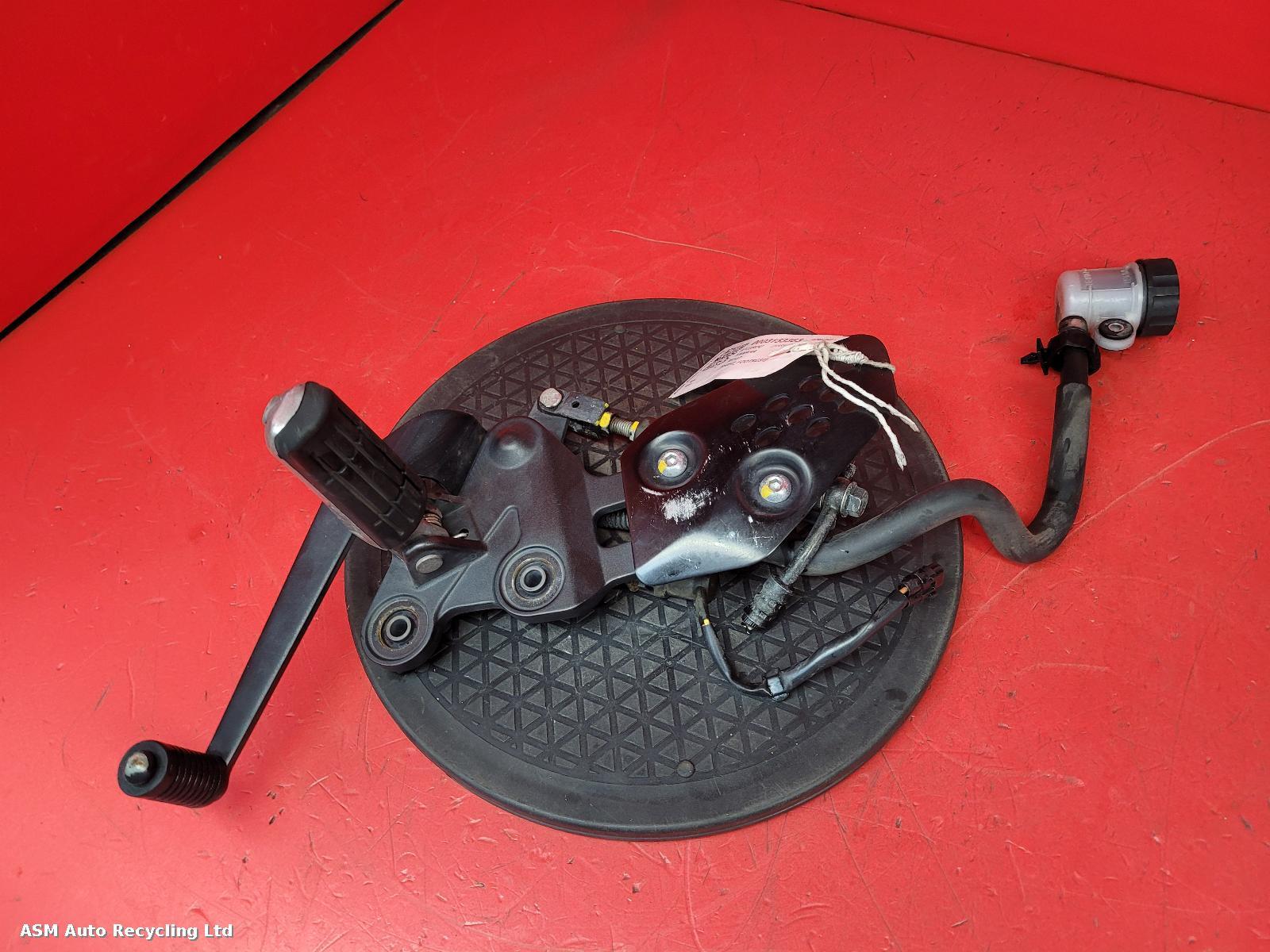 View Auto part Right Footrest Yamaha Mt-07  2023