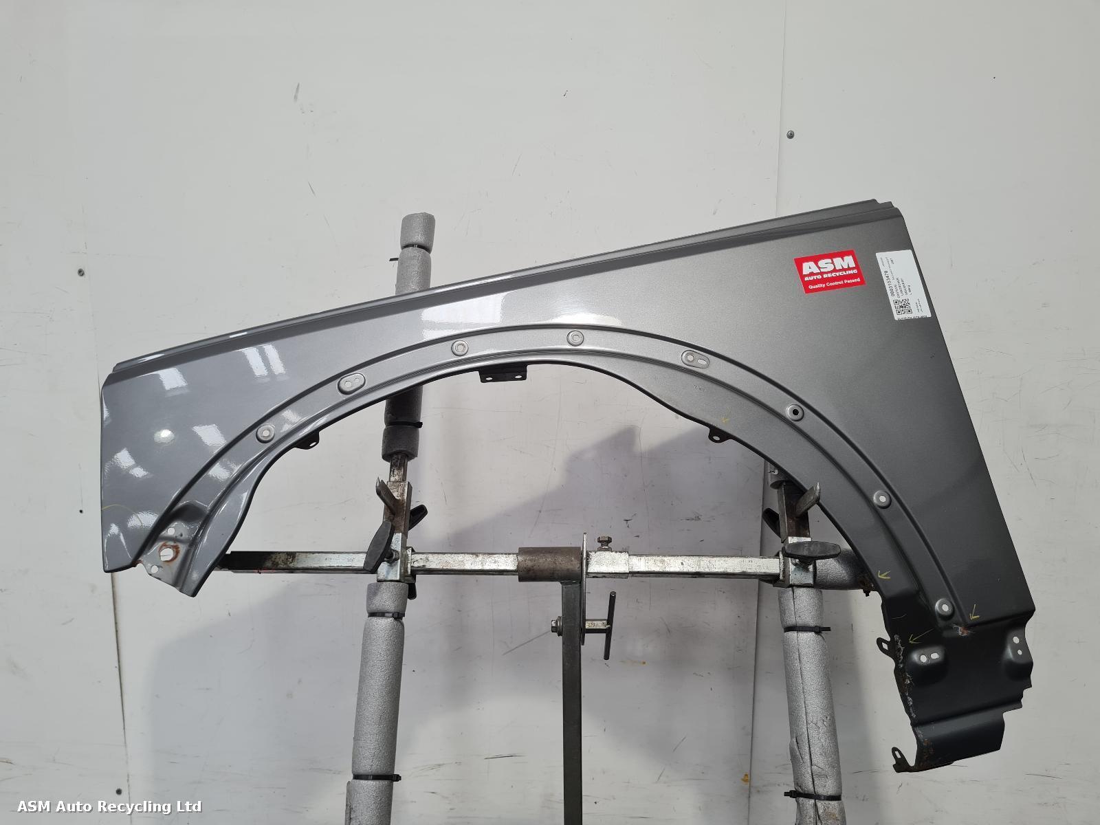 View Auto part L Wing Land Rover Discovery 2007