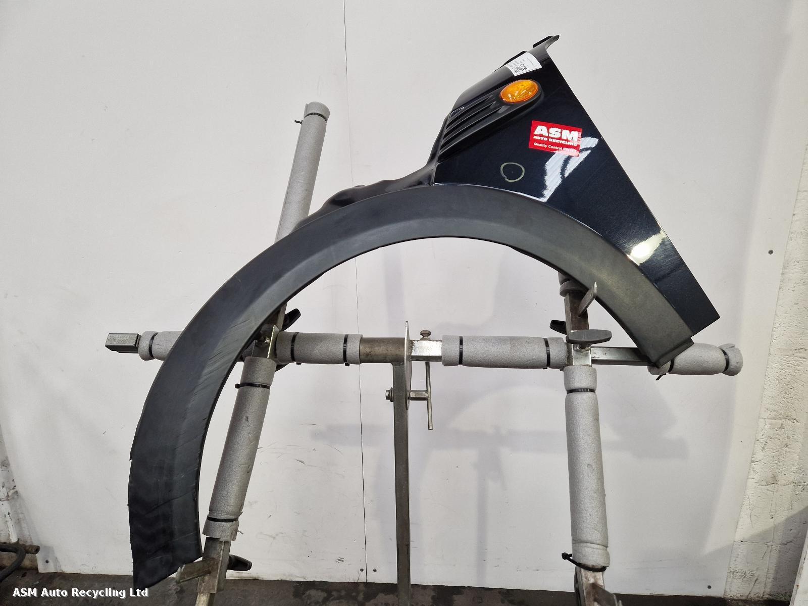 View Auto part L Wing Mini (bmw) Mini 2008