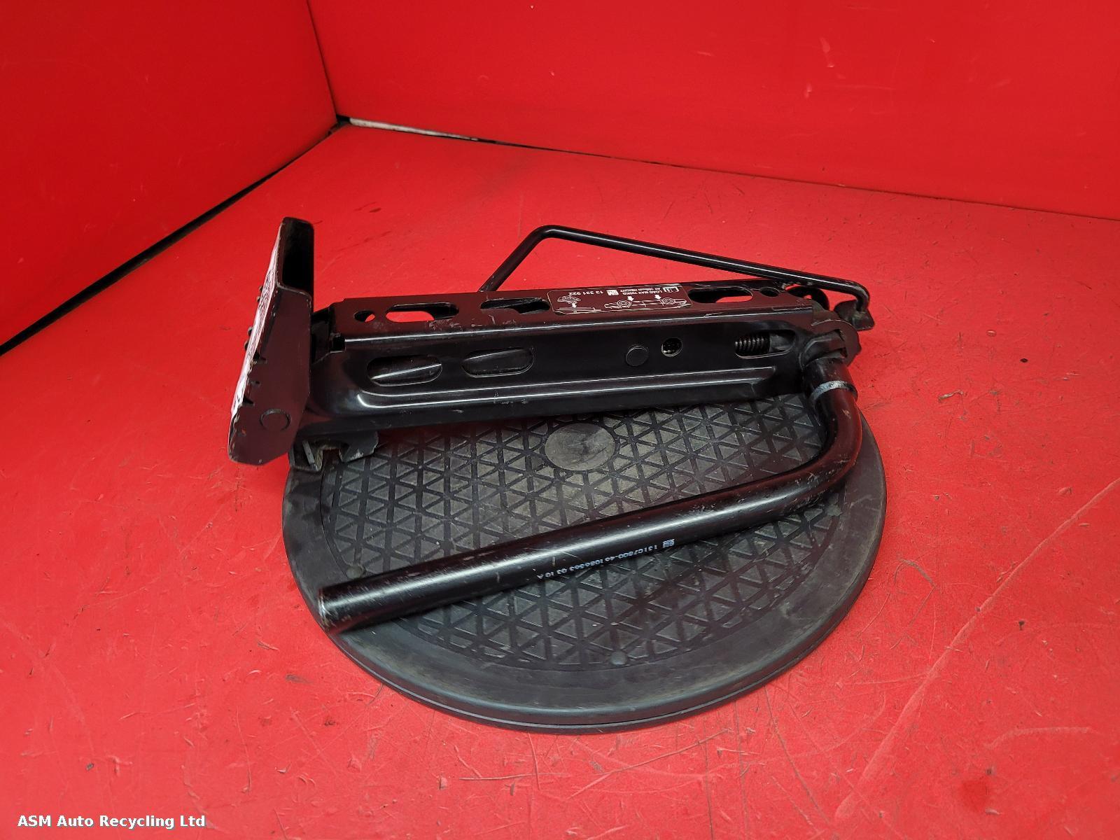 View Auto part Jack Vauxhall Corsa 2012